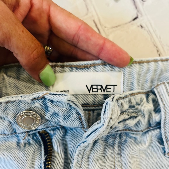 Light wash distressed denim jean shorts Vervet by Flying Monkey - Picture 4 of 4